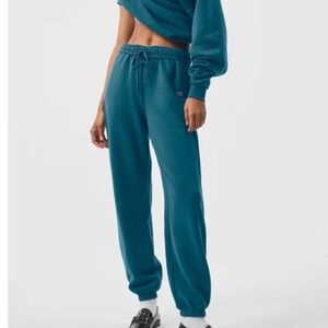 NWT Alo Yoga Accolade Sweatpants Jogger Oceanic Teal Size Small